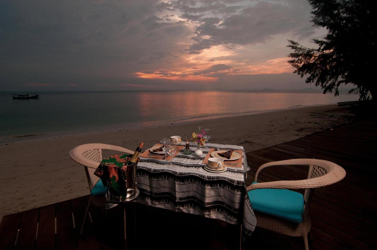 Aseania Resort Pulau Besar Mersing Exterior photo