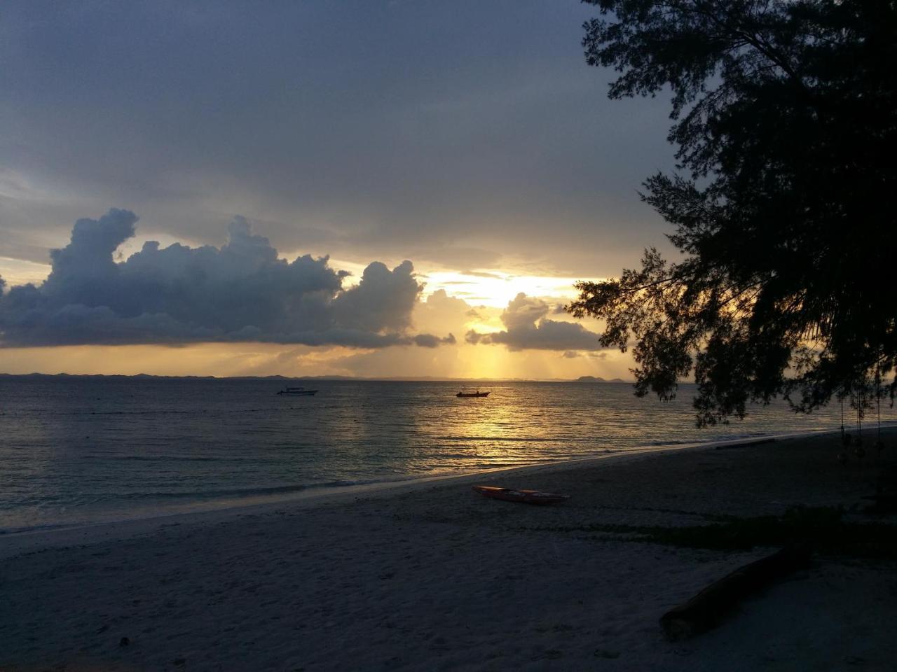 Aseania Resort Pulau Besar Mersing Exterior photo