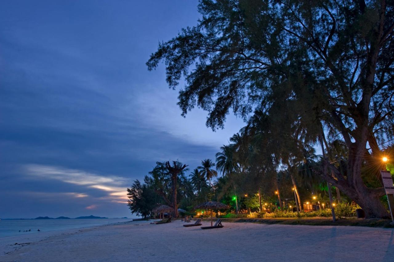 Aseania Resort Pulau Besar Mersing Exterior photo